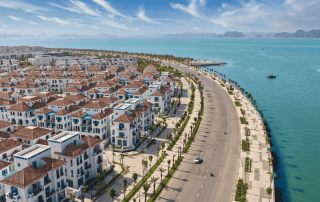 Kiến trúc hiện đại hòa quyện cùng sắc xanh của biển trời, tạo nên biểu tượng thịnh vượng mới tại thành phố Hạ Long.
